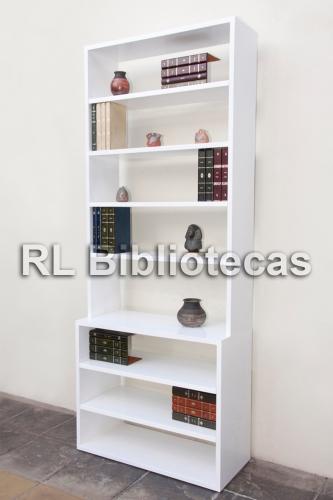 biblioteca con alzada de estantes regulables