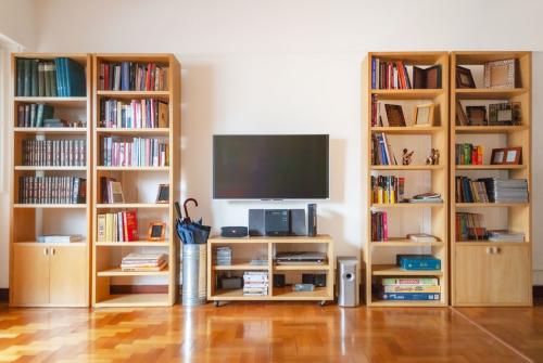 Mueble de tv con bibliotecas